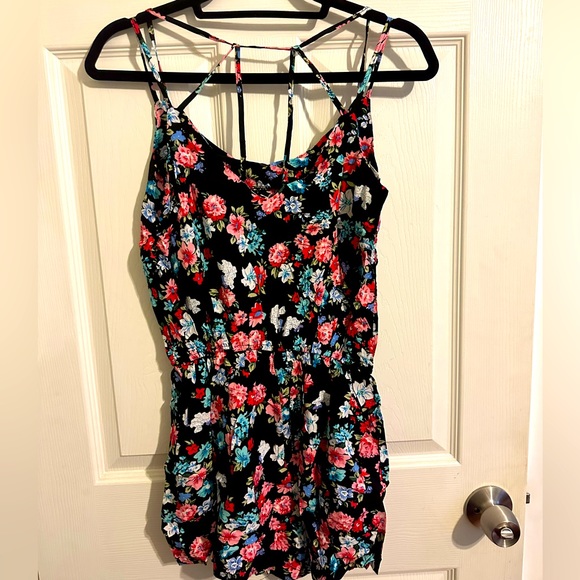 NWT Floral Romper | M - Picture 3 of 13
